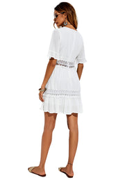 FS COLLECTION Minikleid Damen Minikleid aus Baumwolle mit V-Ausschnitt und Spitzendetails